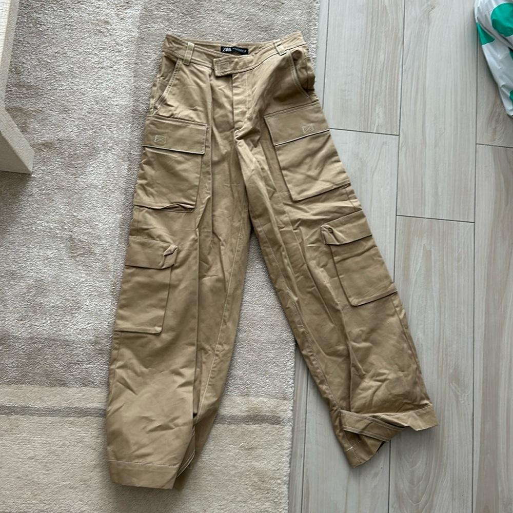 Zara cargo pants sz XS never worn